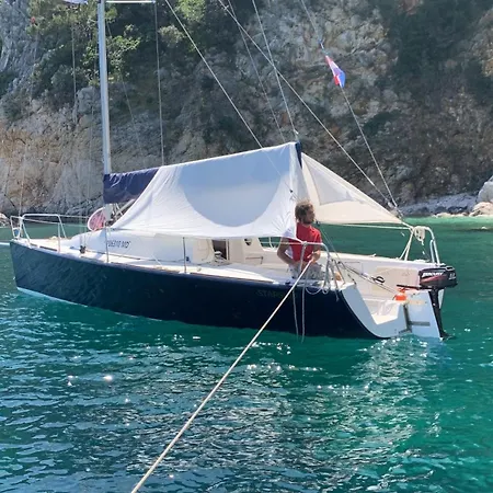 Botel Starship Jsailing *